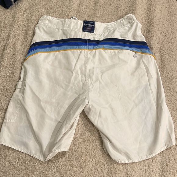 Abercrombie and Fitch men’s board shorts - Picture 3 of 4